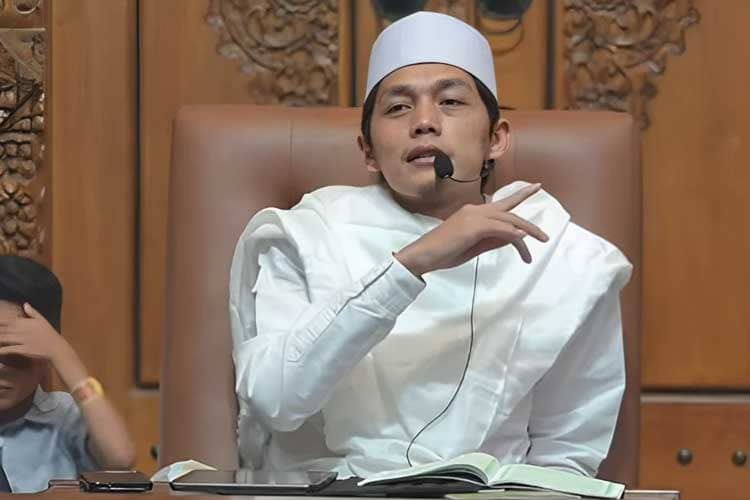 Gus Iqdam: Umat jangan Sampai Pusing, Ulama Didatangi Kandidat itu Biasa