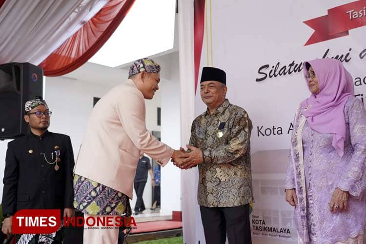 Pemkot Berikan Penghargaan pada Perintis Pendirian Kota Tasikmalaya