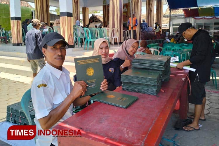 PT Bumi Suksesindo Pun Hadir Dalam Serah Terima Sertifikat PTSL Desa Sumberagung