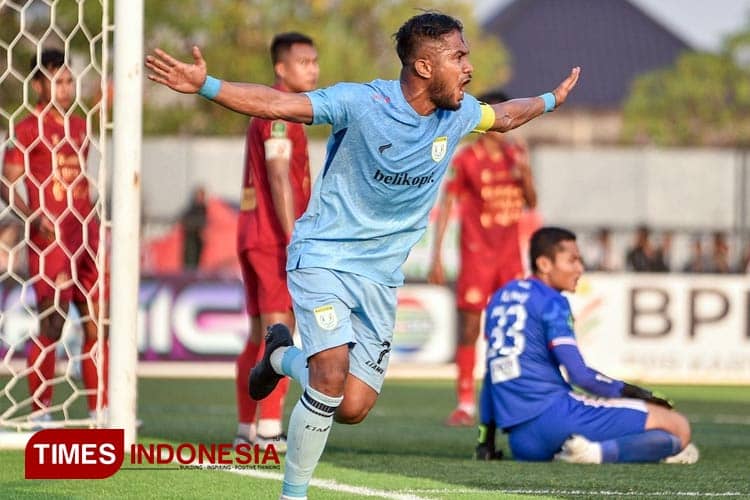 Persela Raih Kemenangan Dramatis di Markas Persipa