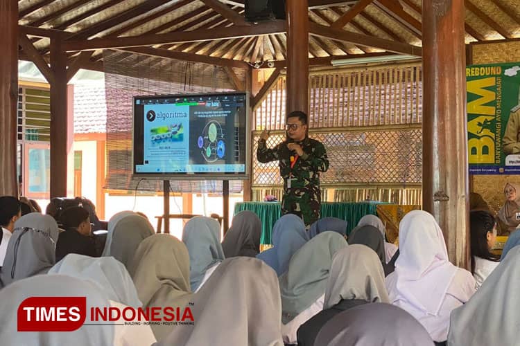 Banyuwangi Ayo Mengajar, Dandim 0825 Ajak Siswa Melek Digitalisasi
