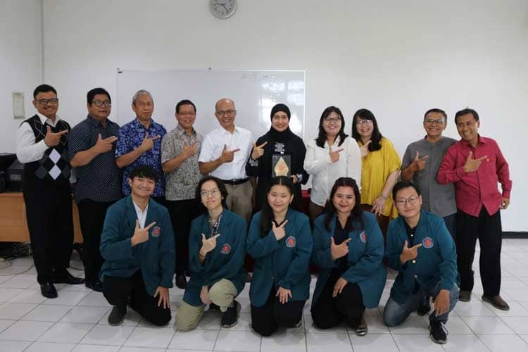 LSP-P1 Ubaya Serahkan Sertifikat BNSP Perdana Mahasiswa