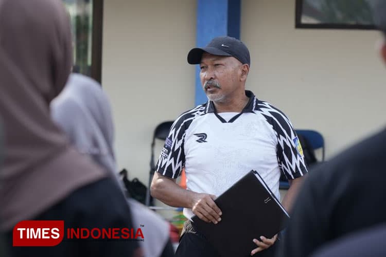 Eks Pelatih Timnas Indonesia U-16, Fakhri Husaini Mengajar di POR Unmuh Jember