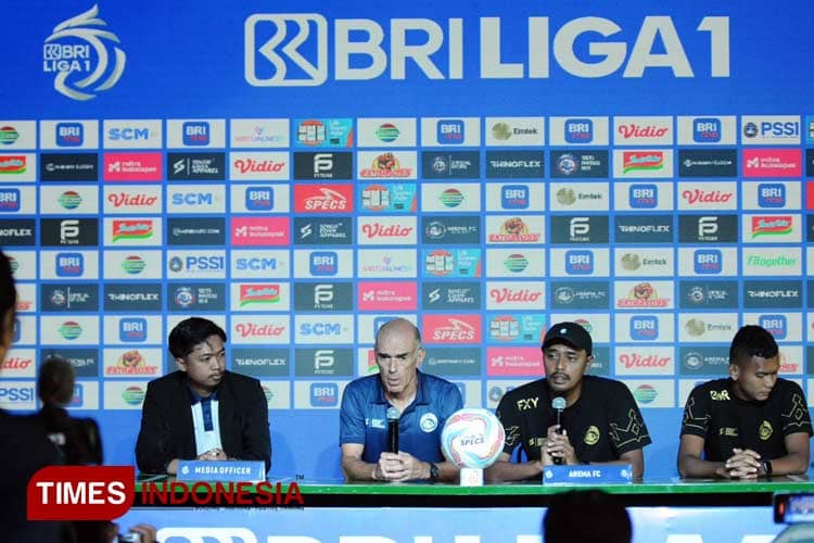 Pelatih Arema FC Putar Otak Menangkan Laga Besok Lawan Dewa United