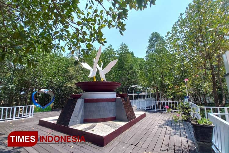 Mangrove Park Berbas Pantai Berbenah, Tawarkan Keindahan Mangrove dan Matahari Terbenam