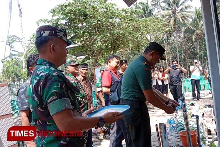 Dandim Malang - Batu bersama Rotary Club Malang Of Central Resmikan Rumah Layak Huni di Pakisaji