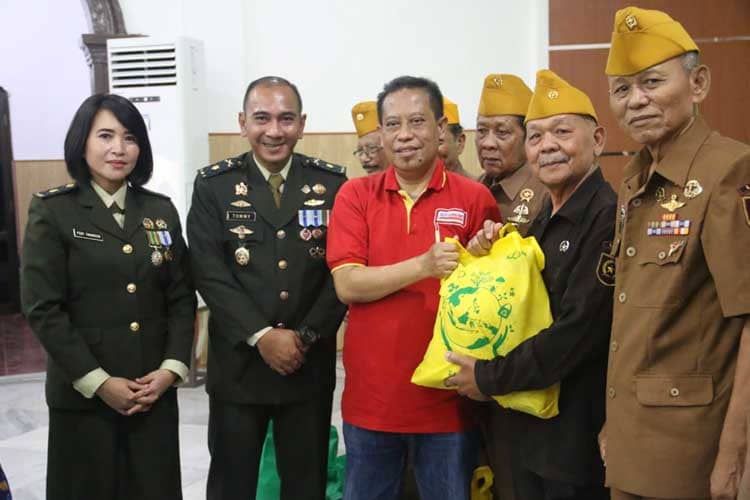 Alfamart Berbagi Kebaikan, Berikan Penghormatan untuk Pejuang Veteran