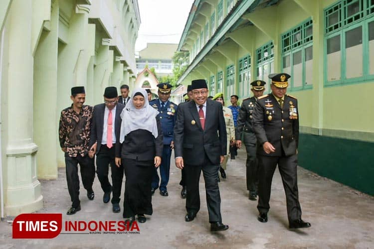 Peringati Hari Pahlawan, Pj Gubernur NTB Ziarah ke Makam Pahlawan Nasional di Pancor