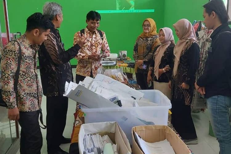 Dekan FKIP UNIPMA Lakukan Pendampingan Implementasi Kurikulum Merdeka di SMPN 2 Donorojo Pacitan