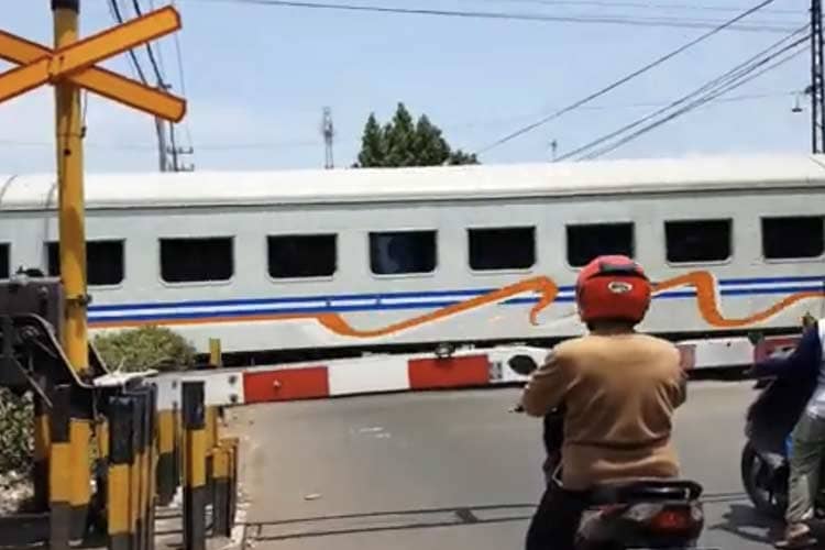 962 Juta Rupiah untuk Peningkatan Keamanan di Perlintasan Kereta Api Kota Probolinggo