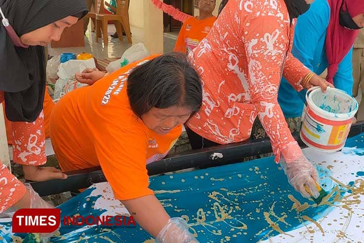 Berdayakan Kemandirian Eks ODGJ, Relawan Kader Kesehatan Jiwa Kenalkan Batik Ciprat
