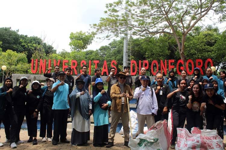 Prihatin Kondisi Kali Krengseng, KKN Tematik Undip Bentuk Komunitas Peduli Sungai