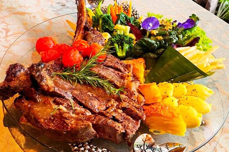 Semarakkan Natal dan Tahun Baru 2024: Hotel Tugu Malang Suguhkan'Tugu Christmas Hampers'