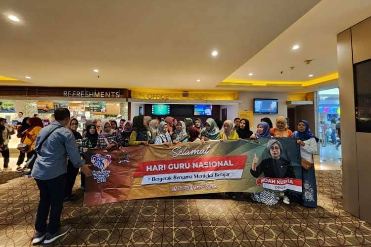 Sarat Kisah Inspiratif, Indah Kurnia Ajak Para Guru Nobar Film Aku Rindu