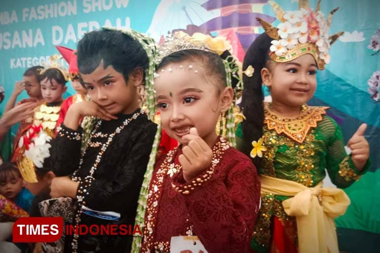 Lestarikan Kekayaan Budaya, Asia Plaza Kota Tasikmalaya Gelar Fashion Show Busana Daerah