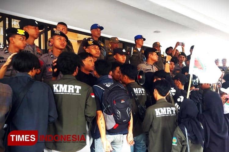 KMRT Unjuk Rasa di Gedung Bupati Tasikmalaya, Tuntut Keterbukaan Informasi DPA
