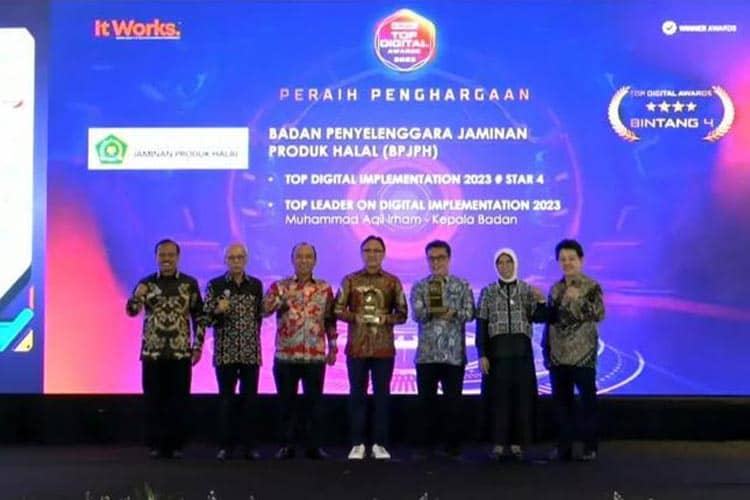 Jalankan Transformasi Digital, BPJPH Kemenag Raih Dua Penghargaan Top Digital Awards 2023