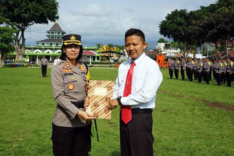 Gagalkan Percobaan Pembunuhan, Brigadir Helmi Dapat Penghargaan