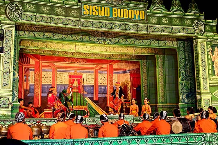 Lestarikan Seni Tradisi, Disbudpar Jatim Gelar Pertunjukan Kethoprak Siswo Budoyo