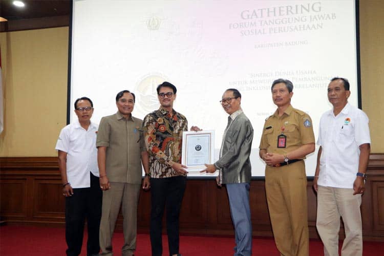 Buka TJSP 2023, Wabup Badung Serahkan Penghargaan Peran Perusahaan dalam Pembangunan