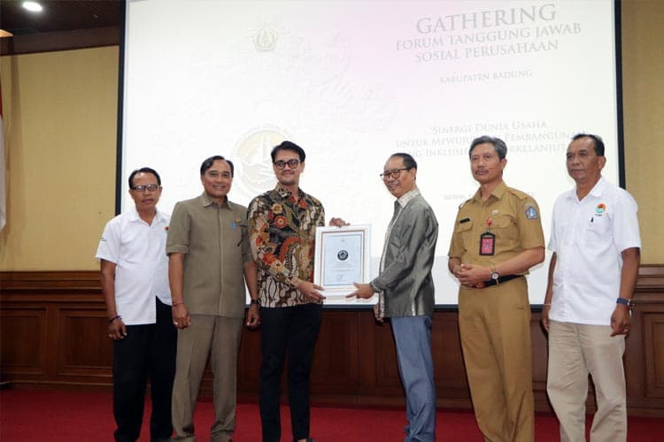 Buka TJSP 2023, Wabup Badung Serahkan Penghargaan Peran Perusahaan dalam Pembangunan