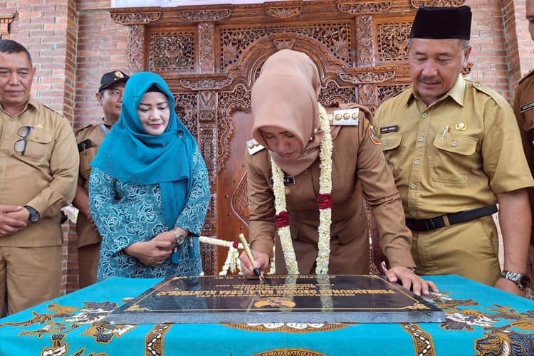 Tambah Pundi-Pundi PAD, Bupati Mojokerto Resmikan Aula Desa Klinterejo