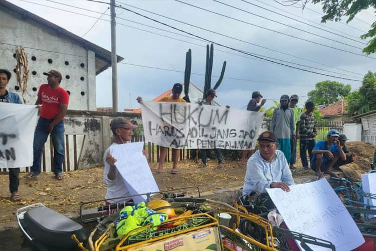 Puluhan Abang Becak Probolinggo Harap PN Jaksel Kabulkan Gugatan Praperadilan Firli