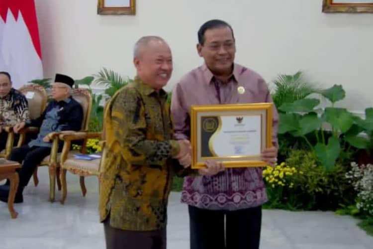 Luar Biasa, PPID UNJ Melesat Raih Kualifikasi Badan Publik "Informatif" Pada Anugerah Keterbukaan Informasi Publik Tahun 2023