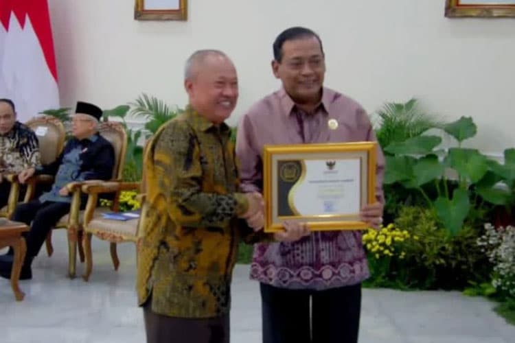 Luar Biasa, PPID UNJ Melesat Raih Kualifikasi Badan Publik "Informatif" Pada Anugerah Keterbukaan Informasi Publik Tahun 2023