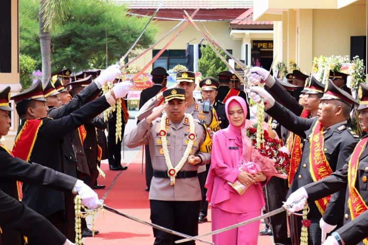 Welcome and Farewell Parade Warnai Sertijab Kapolres Magetan
