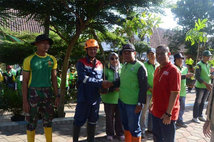 Alfamart dan Kaderling Kota Malang Tanam Ratusan Pohon dan Bersih-Bersih Kali Rolak