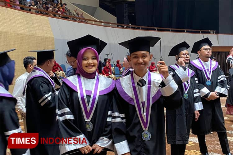 Ribuan Mahasiswa Uhamka Wisuda, Prof. Muhadjir Effendy: Generasi Emas 2045