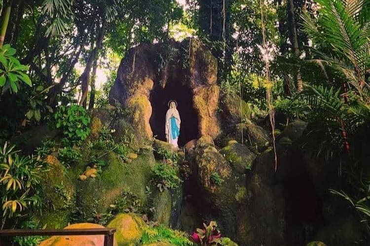 Gua Maria Sendangrejo, Wisata Rohani di Blitar yang Cocok untuk Rayakan Natal