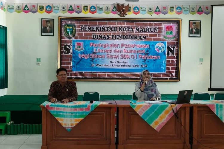 SDN 01 Pandean Kota Madiun Bersama Dosen UNIPMA Giatkan Literasi bagi Peserta Didik