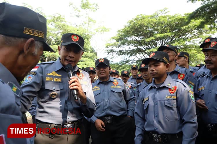 Linmas Kota Malang Resmi Punya Seragam Baru Untuk Amankan Pemilu 2024