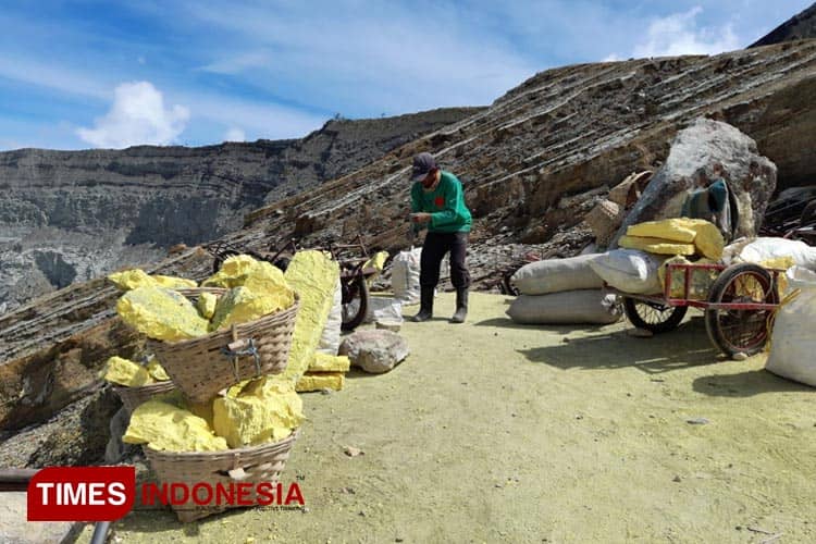 Pengunjung Kawah Ijen Wajib Bawa Surat Keterangan Sehat