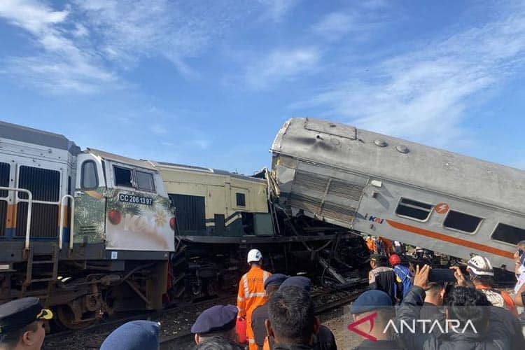 Tragedi KA Cicalengka, KAI dan KNKT Investigasi Penyebab Kecelakaan