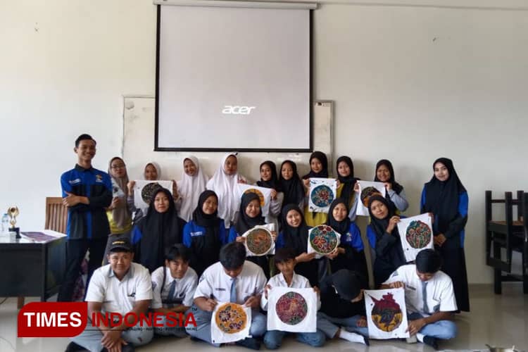 Melestarikan Karya Batik: BSO Sanggar Sedaya Fakultas MIPA Unisma Malang Gelar Pengabdian Masyarakat