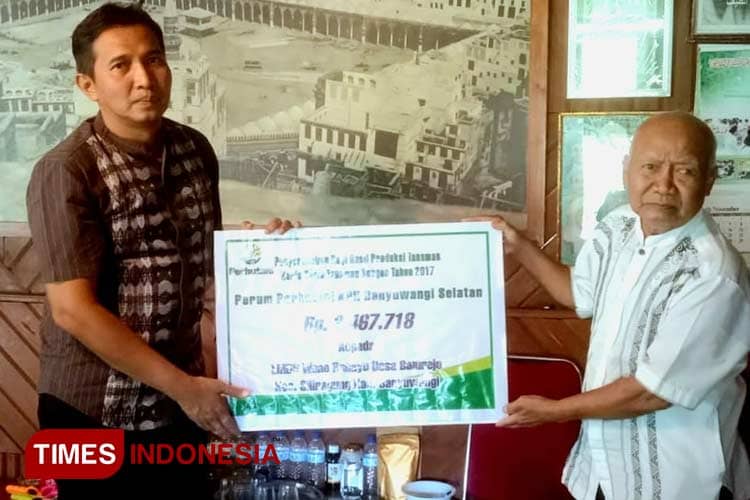 Dua Kelompok Warga Dapat Dana Bagi Hasil Produksi dari Perhutani Banyuwangi Selatan