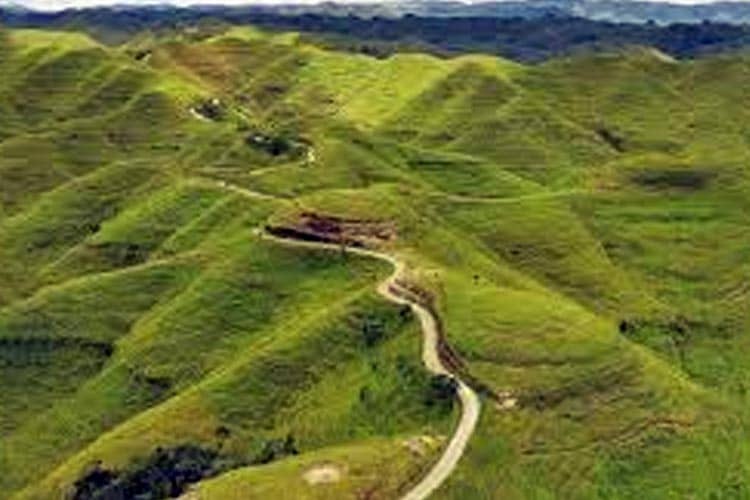 Ada Empat Topografi Perbukitan di Sumba Timur yang Memiliki Daya Tarik Wisatawan