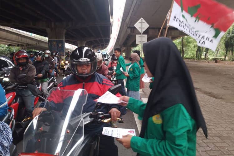 Menjelang Pemilu 2024, BEM UIC Jakarta Bagikan Ribuan Selembaran Serukan Pemilu Damai