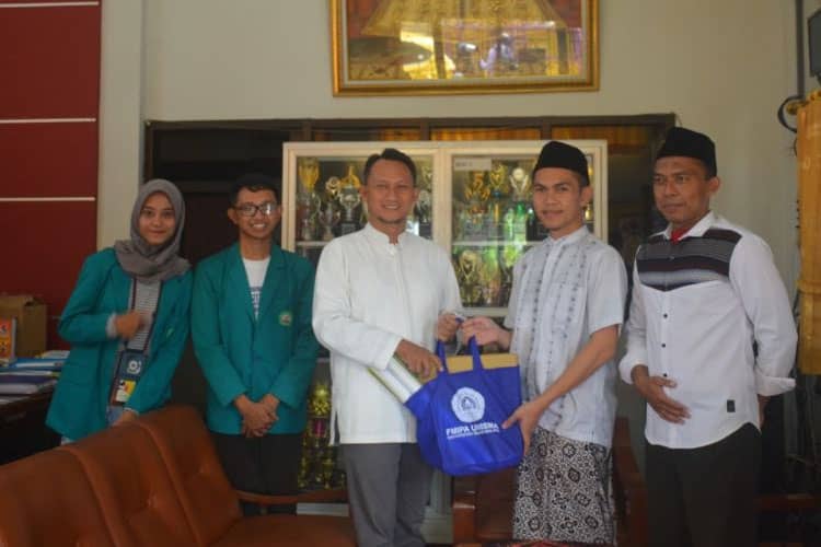TIM PMB FMIPA Unisma Malang Promosi Program Studi Biologi ke SMAI Kepanjen