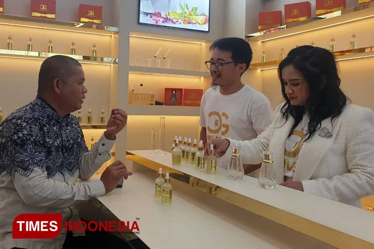 Berburu Parfum Murah di Gresik, Pembeli Bisa Meracik Aroma Parfum Sendiri