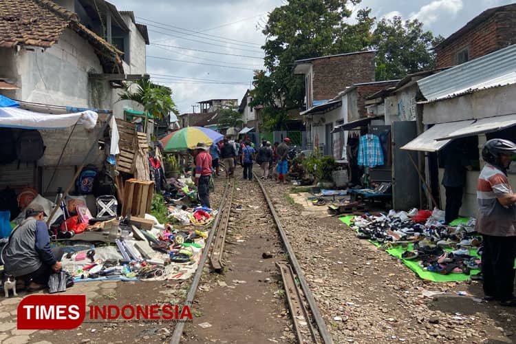 Menelusuri Surganya Barang Bekas di Kota Malang