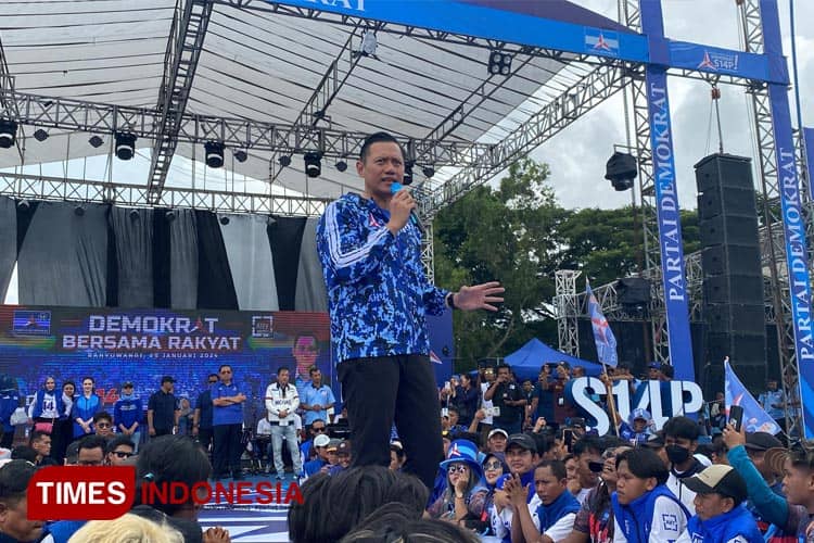 Kampanye Akbar di Banyuwangi, AHY Tampil Berapi-api: Prabowo Harus Menang