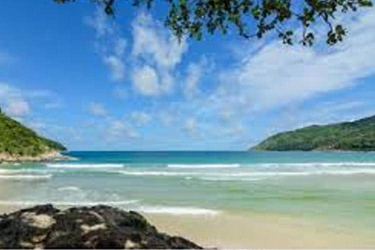 Pesona Pantai Tarimbang Sumba Timur, Surganya Peselancar