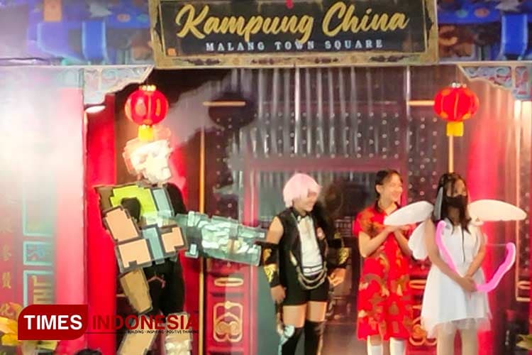 Pertunjukan Cosplay dan Lomba Mewarnai Meriahkan Perayaan Imlek di Malang Town Square