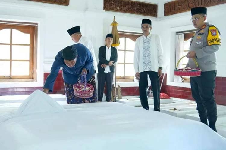 Jelang Hajatan Ultah ke-279, Pemkab Pacitan Ziarah Makam Para Pendiri
