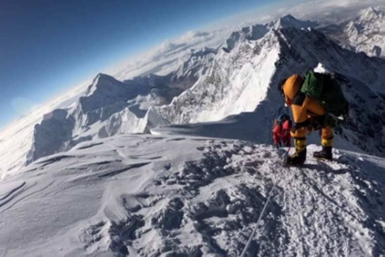 Puncak Tertinggi di Dunia, Gunung Everest Kini Sesak dan Kotor