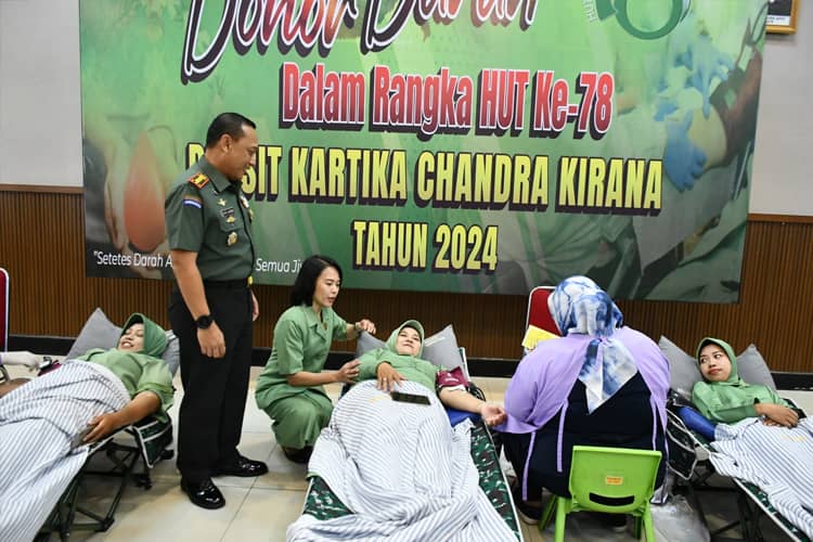 Peringati HUT ke-78, Persit KCK Koorcab Korem 083 Sumbangkan 1500 Kantong Darah
